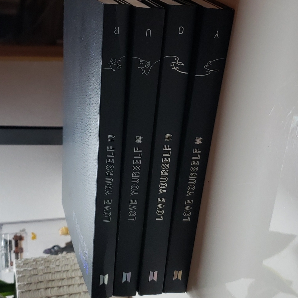 BTS LOVE YOURSELF ALBUM (WITH CD's) BUNDLE